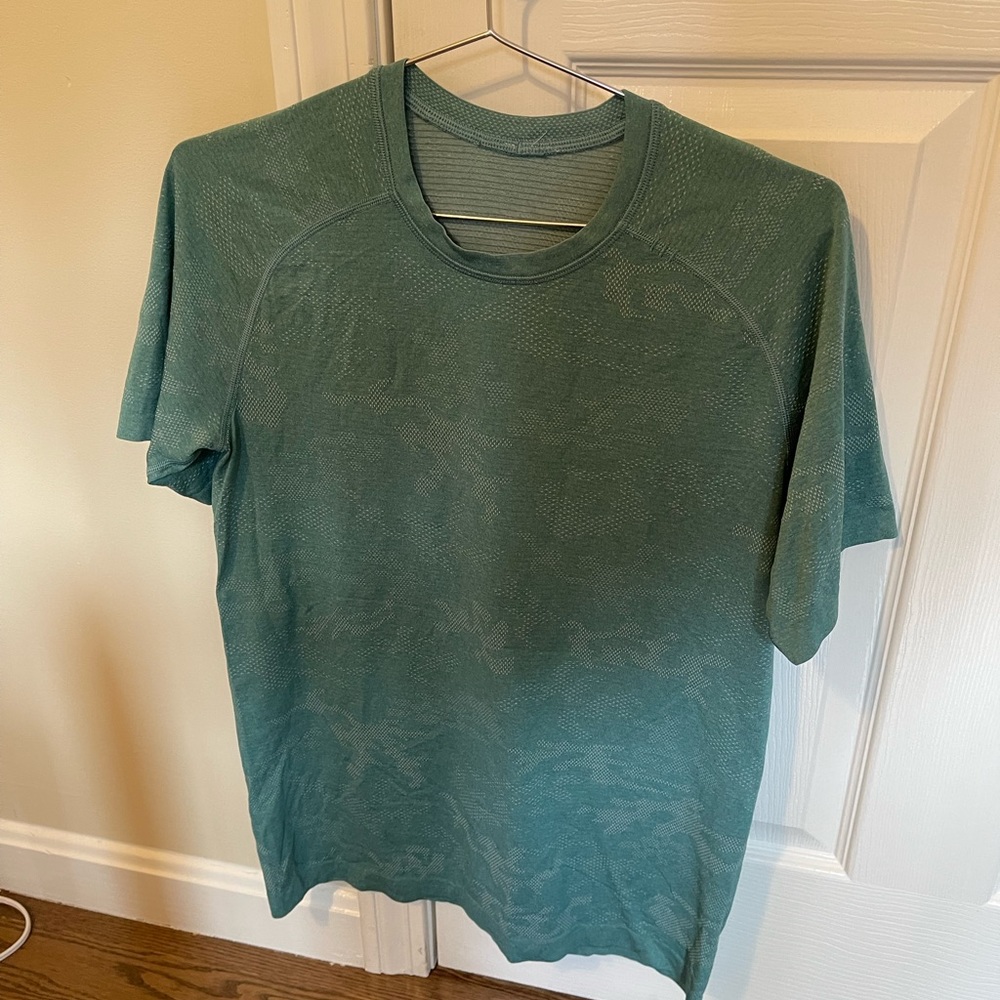 Lululemon mens small green shirt great quality!!